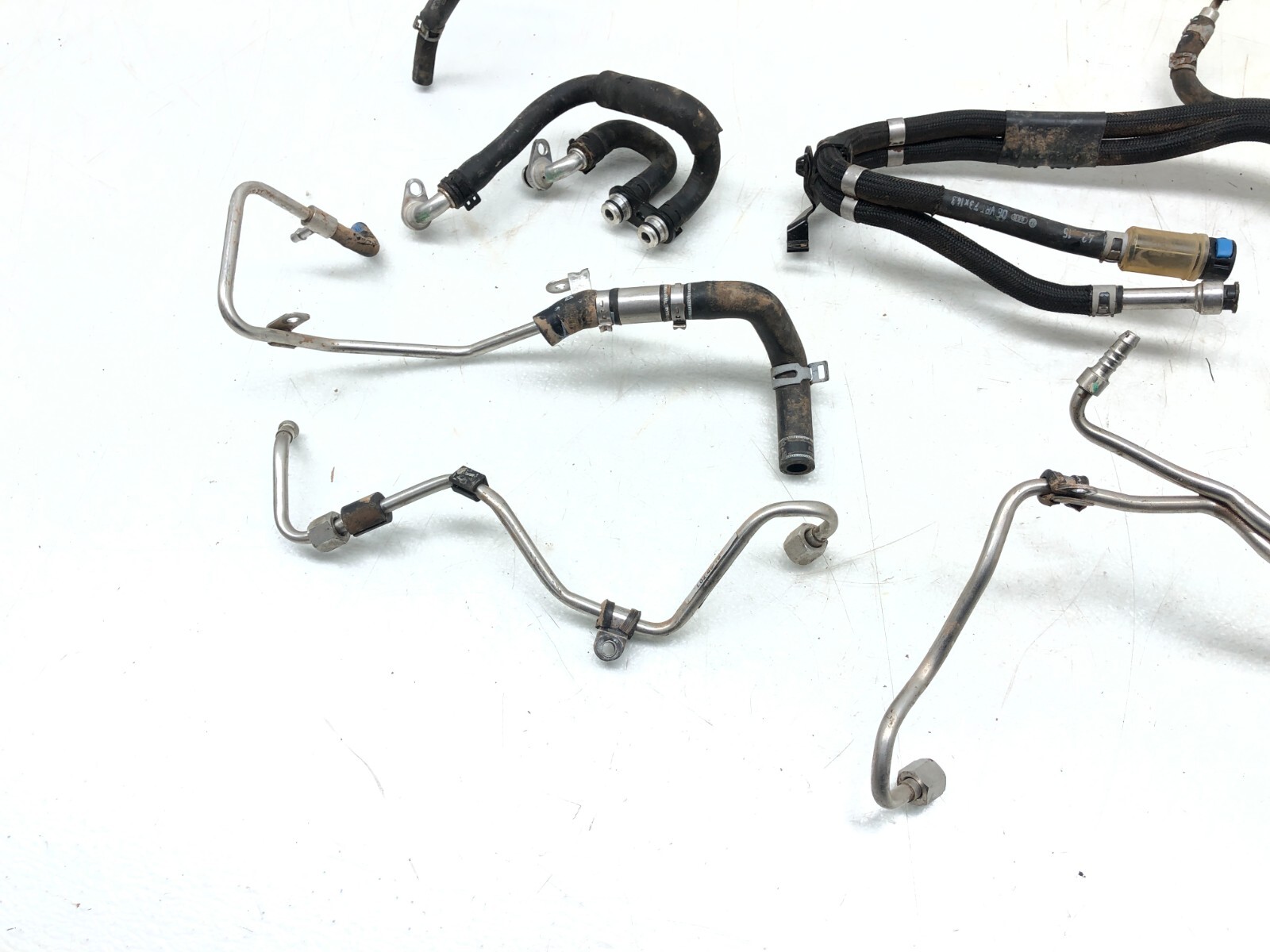 2014-2018 BENTLEY FLYING SPUR 4.0L V8 ENGINE FUEL LINE PIPE HOSE ASSEMBLY OEM