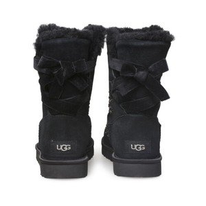 black ribbon uggs