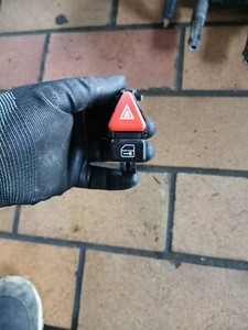 Original Mercedes-Benz A-Klasse W168 Warnblinkschalter Schalter A1688201210