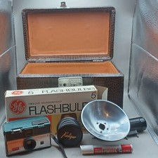 Hawkeye Kodak Made In USA Instamatic F Camera w/ 7 Flashbulbs Accessories