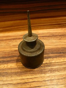 Nice Vintage Tin Oil Can-4" tall [Y8-W6-A8]