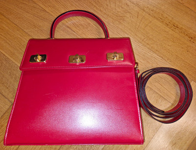 ESCADA Damen Handtasche Leder Rot, abnehmbarer Schulterriemen, Gold-Schließe