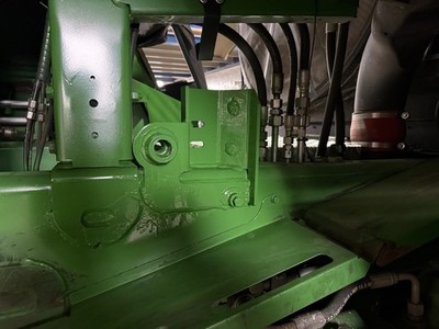 Halter Umlenkrolle John Deere 8300, 8400, 8500, 8600