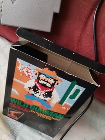 Pistola Wild Gunman Nintendo NES CIB Completa Hangtab 5 Tornillos Caja Negra NTSC Atari