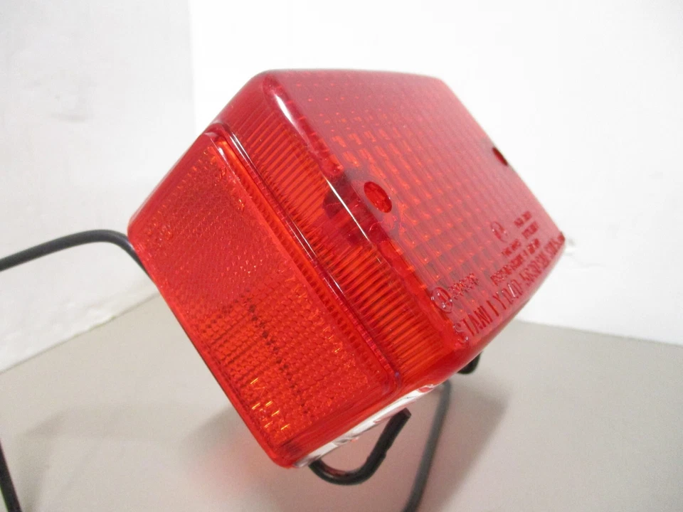 Lente luz trasera Suzuki 35712-24531 1986 1987 DR200 DR125 Stanley 040-5630 Foto 2 de 4