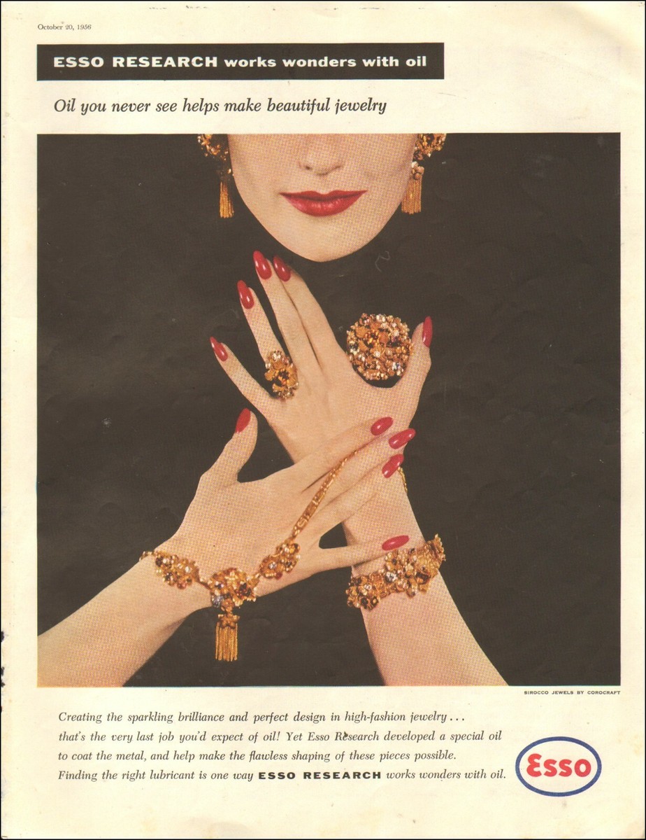 Vintage Single Finger Nail Trend