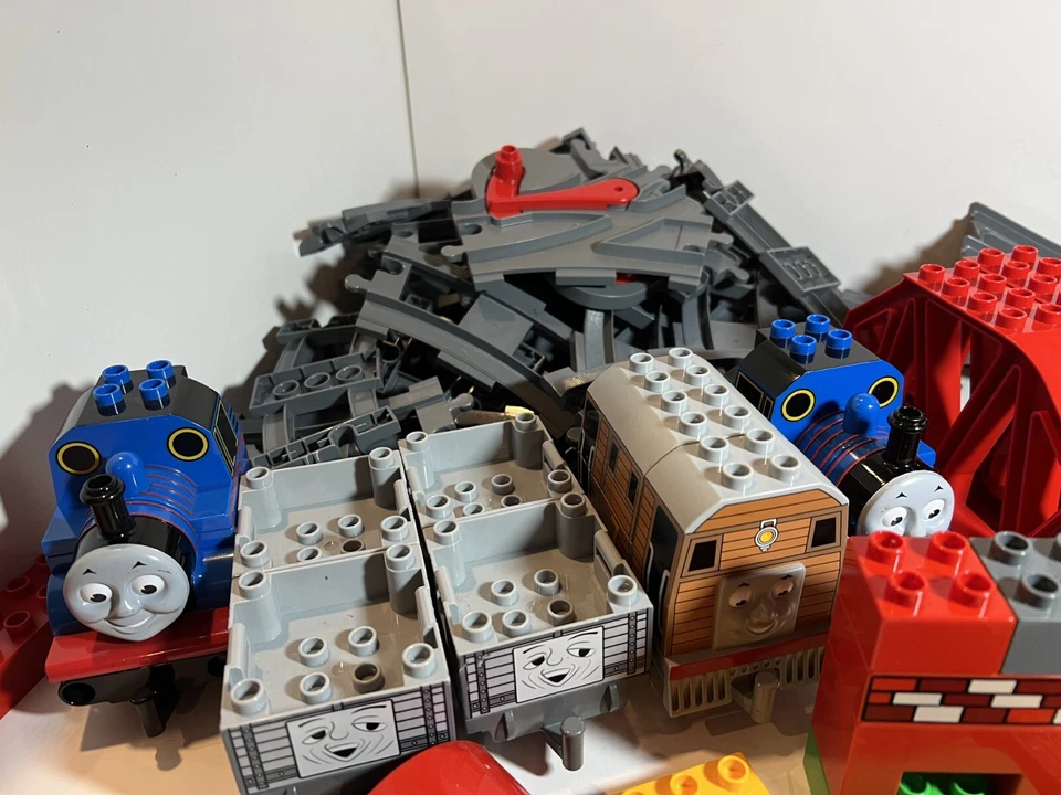 Lego Duplo Thomas & Friends Bridge 5 vehicles 48 track pieces, extra blocks - Image 2 of 4
