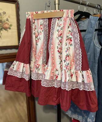 This item is a vintage 1970s prairie peasant skirt. I think it s carefree no tag