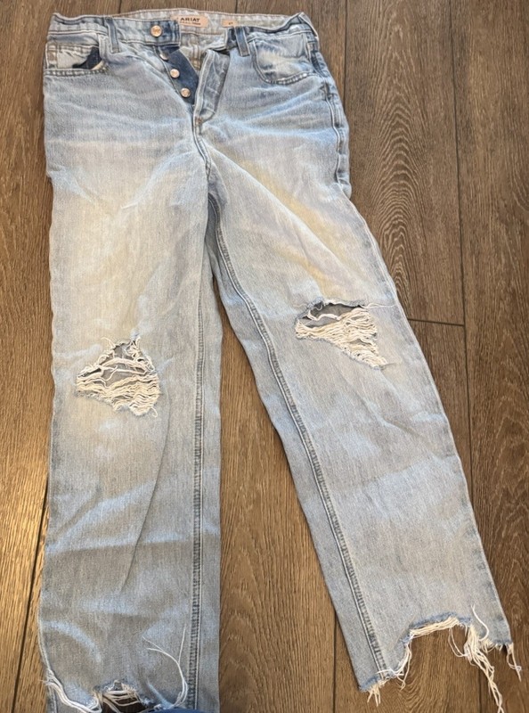 Ariat Women’s Light Wash Distressed Straight Jeans Mid Rise 5-Pocket Denim 27