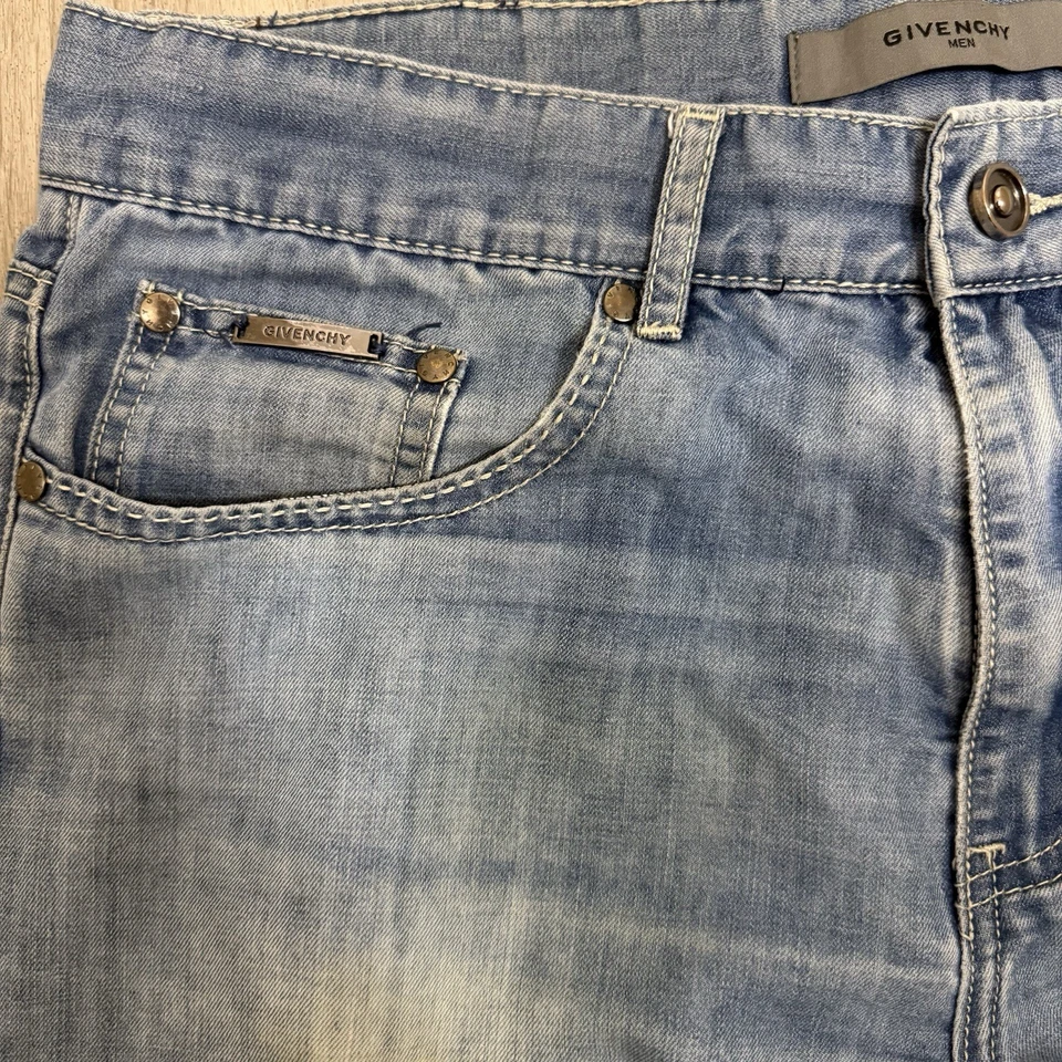 Pantalones de mezclilla Givenchy para hombre corte moderno azul lavado claro talla 32 diseñador de lujo Foto 2 de 4