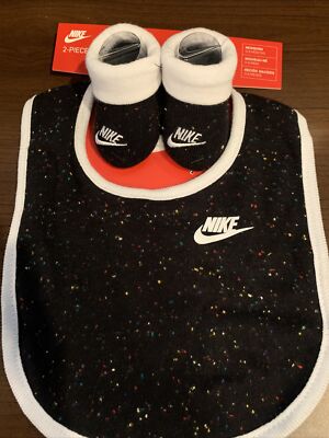 Nike Swoosh Newborn Baby 0-6 Months Cotton Booties and Bib 2-Piece