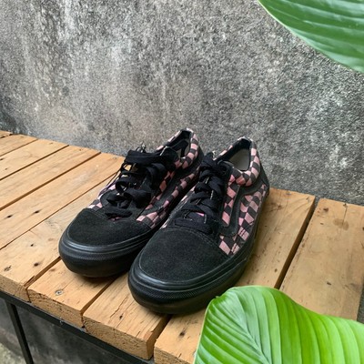 black pink checkered vans