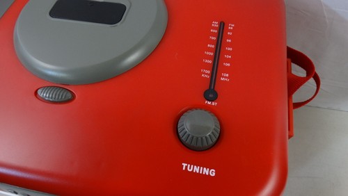 Budweiser Bierkühler mit integriertem AM/FM-Radio und iPod-Dockingstation rot - Bild 8 von 17