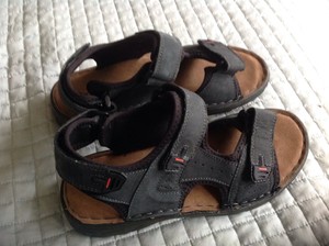 wide fit walking sandals