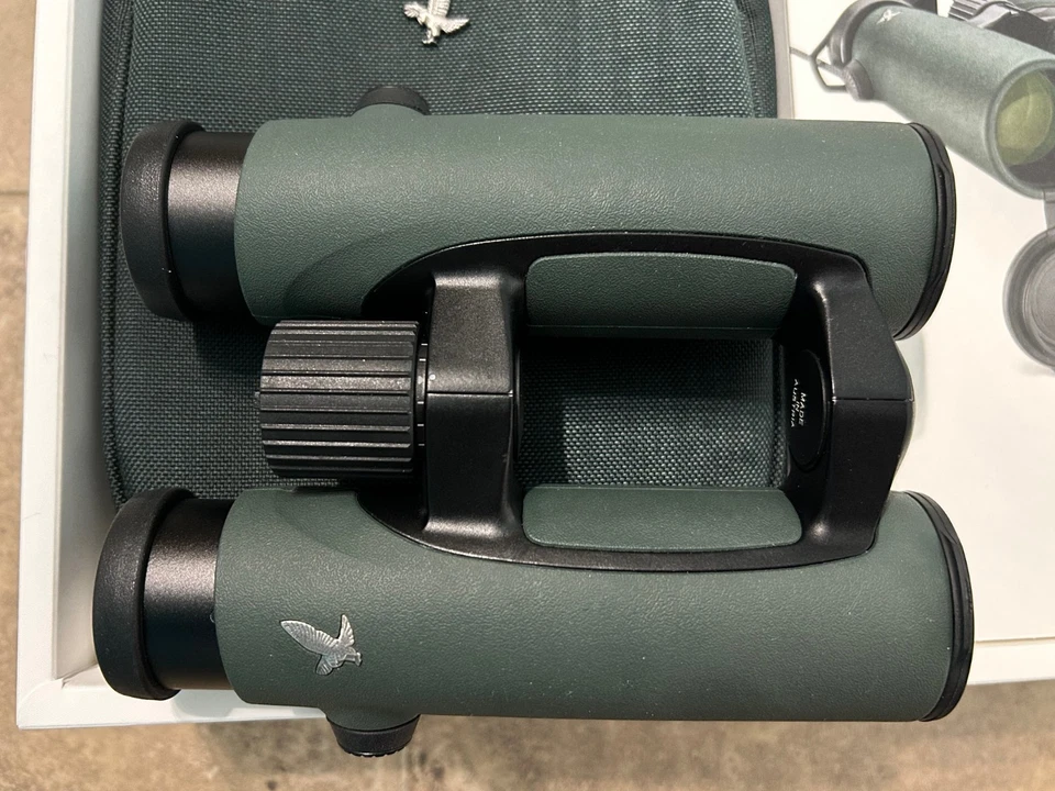 Swarovski EL 8x32 SV Swarovision Binoculars Green Field Bag Pro -New in Box Demo - Image 2 of 4