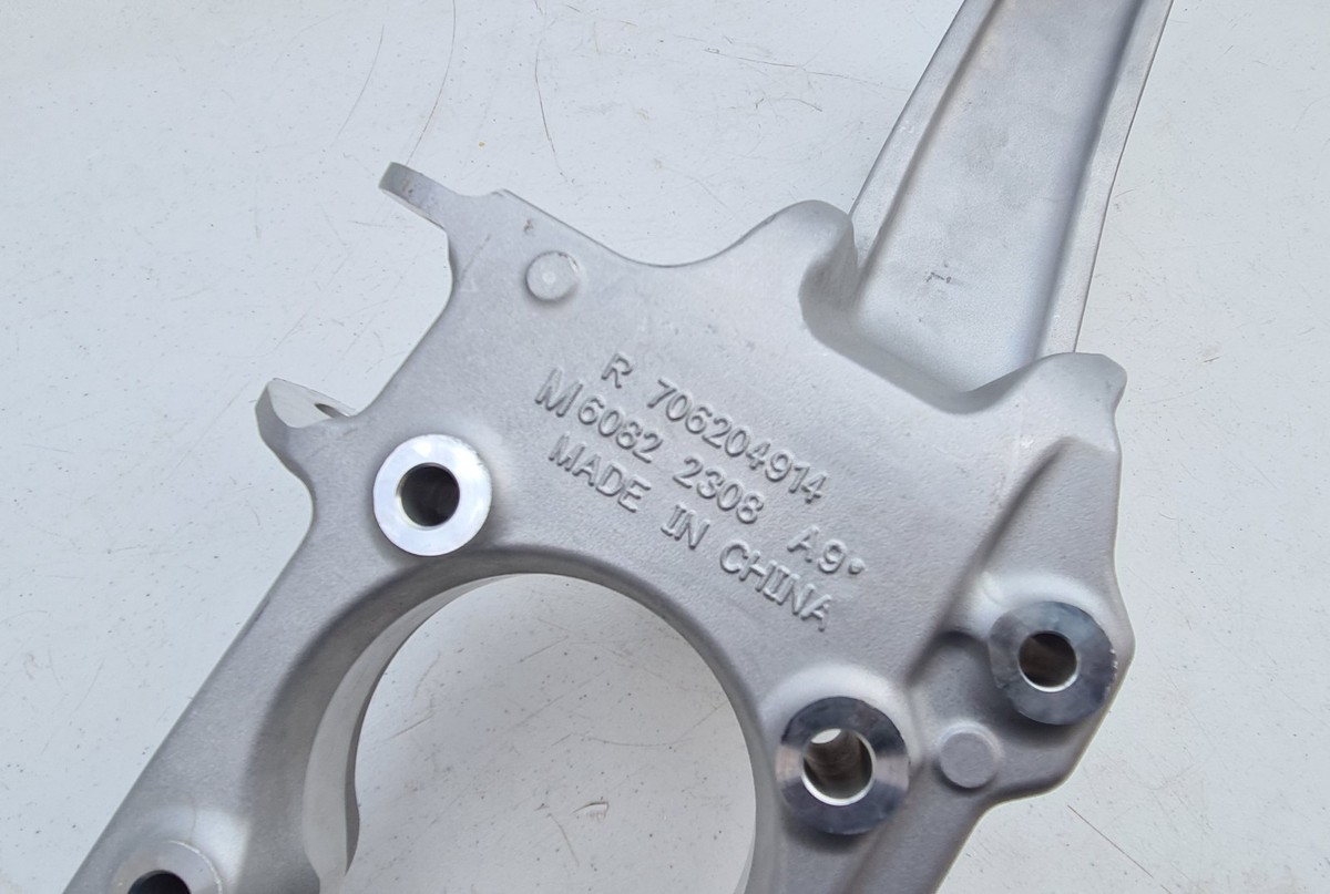 New 2024+ Can Am Maverick R Right Front Passenger Side Knuckle Oem