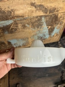 Sunkist White Glass Manual Citrus Juicer Reamer w/ Handle Pour Spout 7in