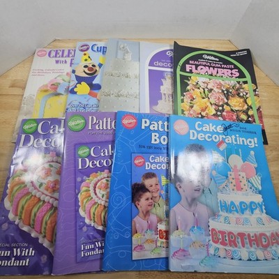 Wilton Cake Decorating Book Lot Of 9 Assorted