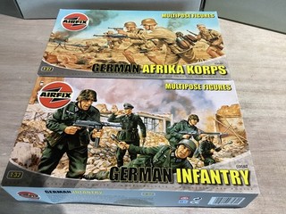 Airfix 1/32 Set of 2 German Infantry Figures pre owned vintage kits w/comb post