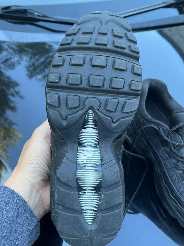 Air Max 95 Triple Black 7Y - Image 4 of 4