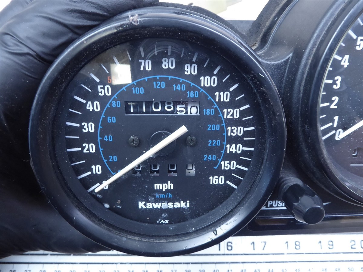 1992 Kawasaki ZX600D Ninja K405) speedo tach tamp gauge cluster