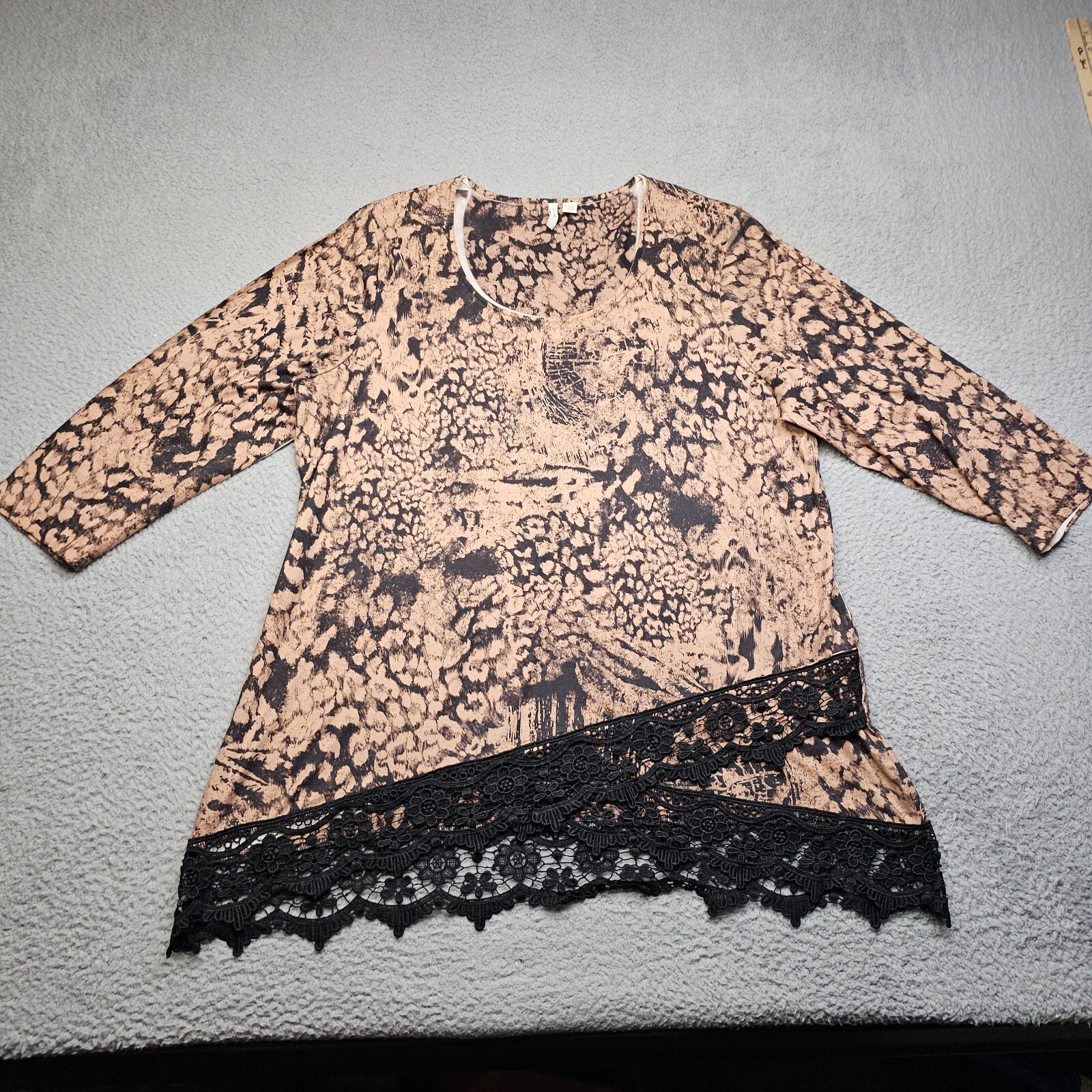 Vintage 1946 Womens Casual Short Sleeve Blouse Size 14/16 Cross Pattern Round Neck-image