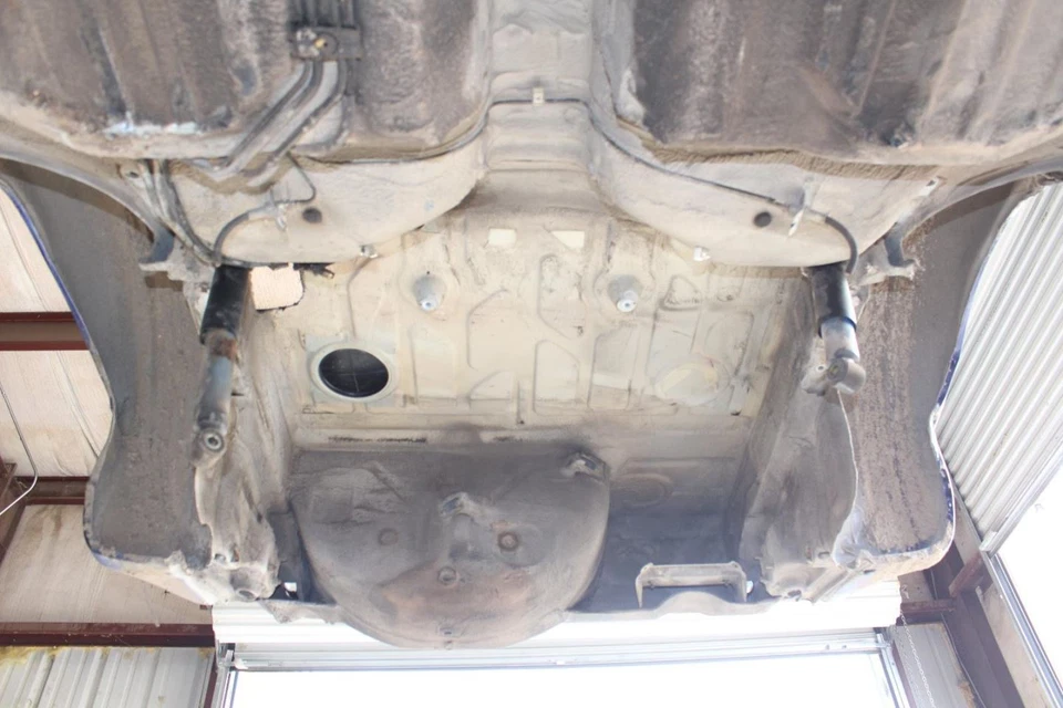 83-91 Porsche 944 debajo de la carrocería piso corte panorámico  Foto 2 de 4