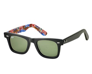 black plastic ray bans