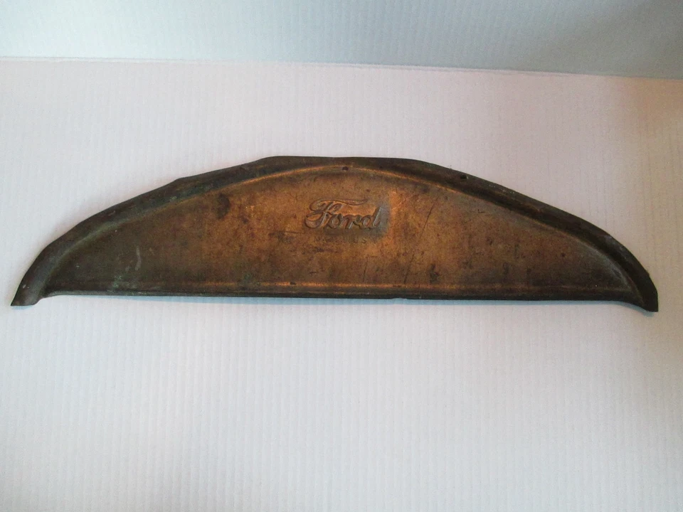 VTG ANTIQUE ORIGINAL FORD MODEL T BRASS TANK RADIATOR SHIELD SHELL TOP     D30 - Image 3 of 4