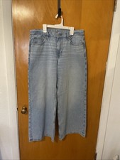 American Eagle Strigid Super High Rise Ultra Wide Leg Jean Women  s 8 Light Wash