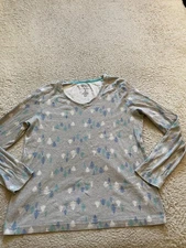 Croft & Barrow Women Trees Long Sleeve V-Neck T-Shirt Gray Size M