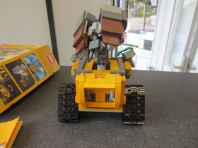 Lego Disney Pixar 21303 Wall-E. Complete smoking household!  Instructions and original box.