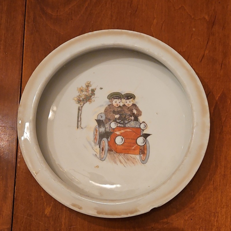 PK Unity White Ceramic Decorative Plate, Children in Vintage Car, Round Glossy
