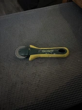 Omnigrid Rotary Cutter Quilting Tool 45mm Cut Light Heavy Fabric Lock Pressure