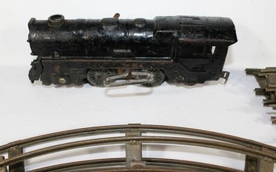 Vintage Rare Metal Wind Up Train Engine & 2 Rail track &Key. WORKS Marx/Lionel ?