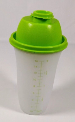 TUPPERWARE 16oz Quick Shake Lime Green Gravy Maker Mixer  Complete #844-26