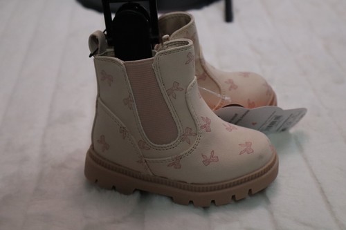 Wonder Nation Infant Girls’ Bow Chelsea Boots - Picture 2 of 5