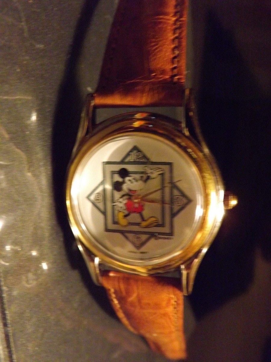 Disney Mens Vintage Fossil Mickey Mouse Watch (Snapshot  display picture 3
