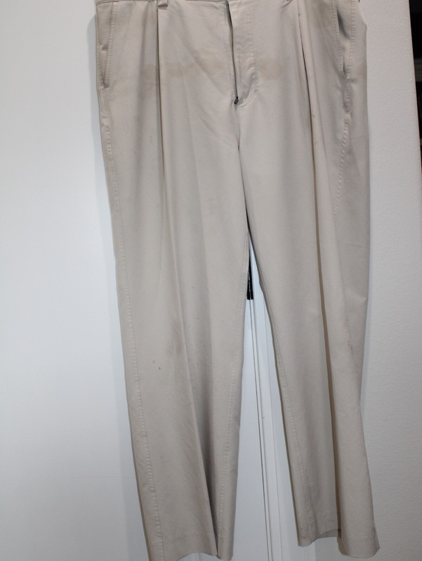 MEN'S UNDER ARMOUR PLEATED GOLF PANTS 38X30 38R STONE LIGHT KHAKI 100% POLYESTER