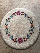 Small Vintage  Round Rug Handmade Latch Hook 100% Wool Readicut ? Flaws
