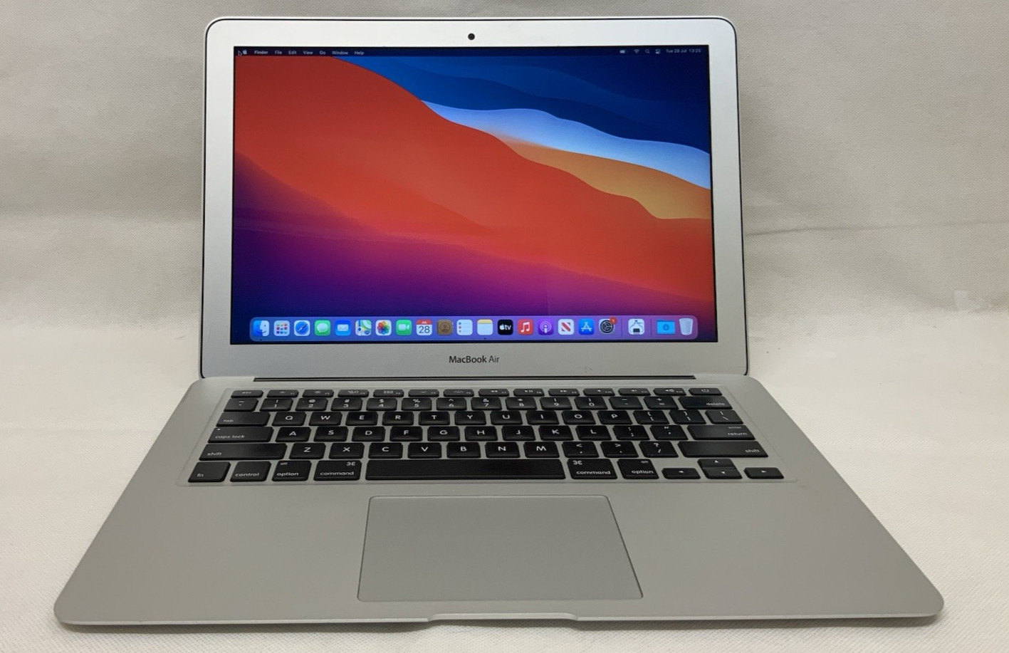 Apple MacBook Air A1466 13" 2015 i5-5250U 4GB RAM 128GB SSD QWERTY (UK)