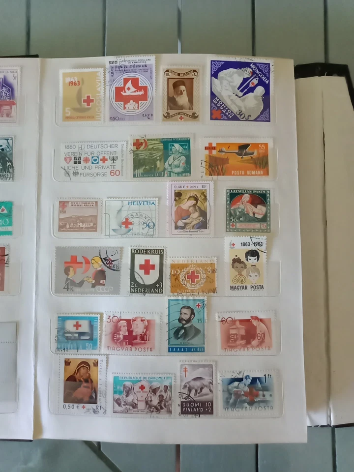 Album timbres Croix Rouge  - Photo 3/4