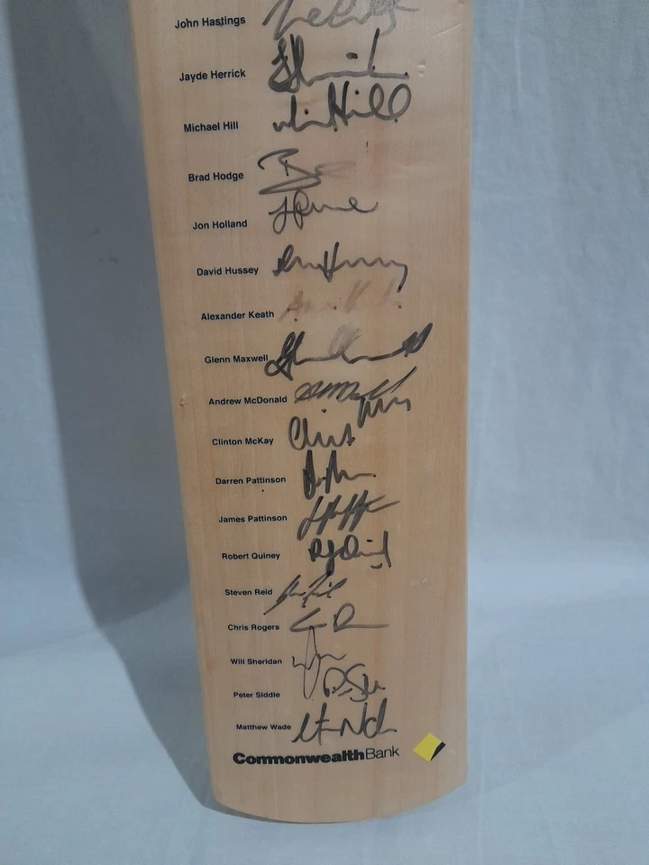 2011/2012 Victtoria Bushrangers Team Signed Kookaburra Cricket Bat. - image 4 of 4