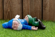 Resin Drunk Gnome Garden Statue Funny Outdoor Ornament Lawn Decor Holiday Gift