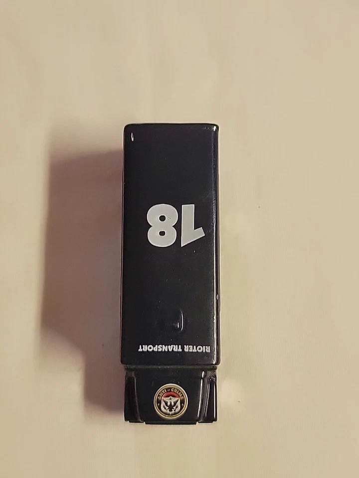 1999 RealToy Fast Lane #18 Ônibus de Transporte Policial Rioter Anti-Crime Azul Escuro Quase Perfeito - Imagem 3 de 4