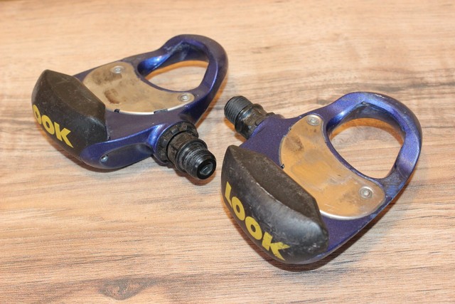 blue clipless pedals