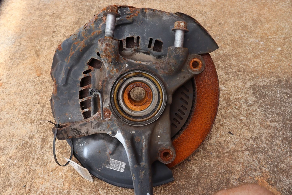 Toyota Tundra 2016-2018 delantero izquierdo conductor eje nudillo rueda buje OEM Foto 3 de 4