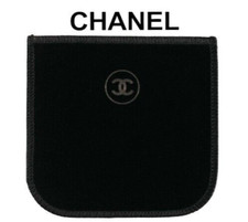 Pochette cadeau siglée Chanel en velours noir