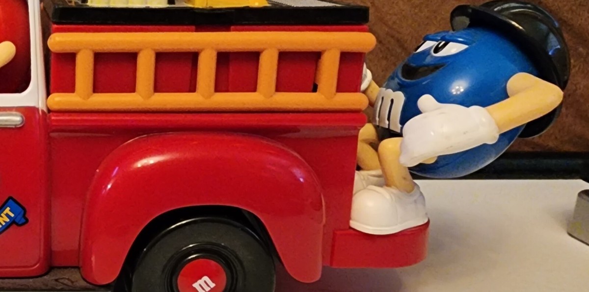 その他 m&m's FIRE TRUCK CANDY DISPENSER Amazon.com: Limited Edition M&M Firetruck Candy Dispenser