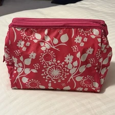 Thirty One Gives Limited Edition Pink Paisley Floral Cosmetic Bag